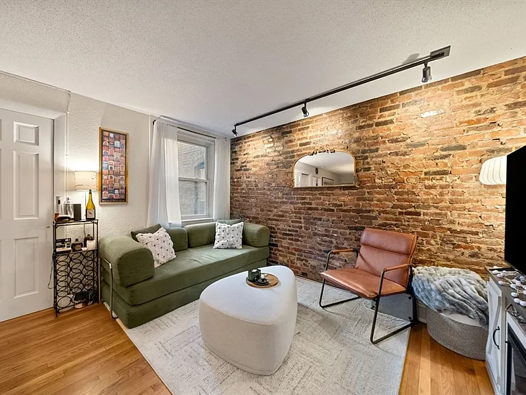 10 Henchman St #2R — Photo 3