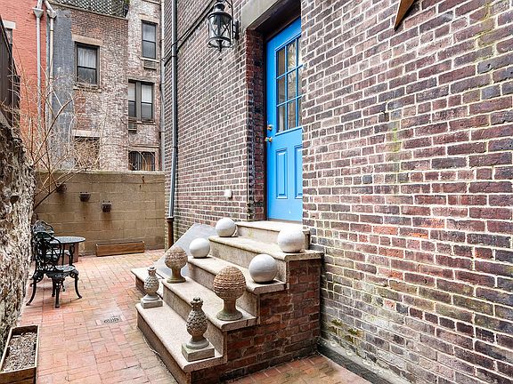 5th image of 121 W 79th St APT 1R