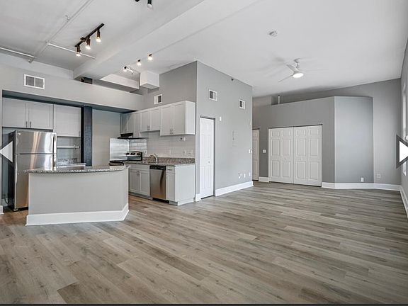 3rd image of 504 E Ross Ave #204