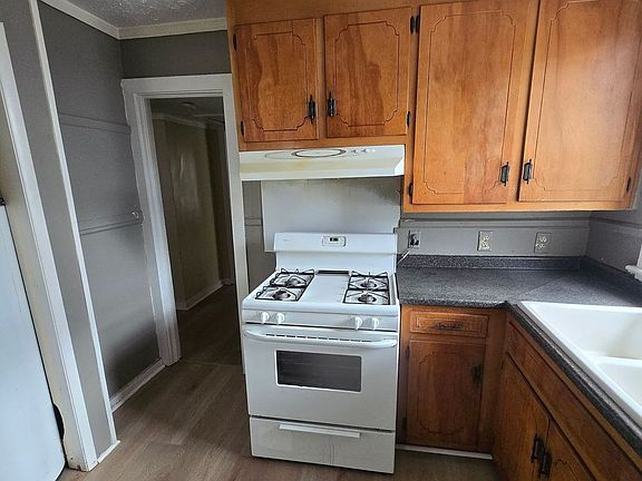 4th image of 823 Lockwood Ave