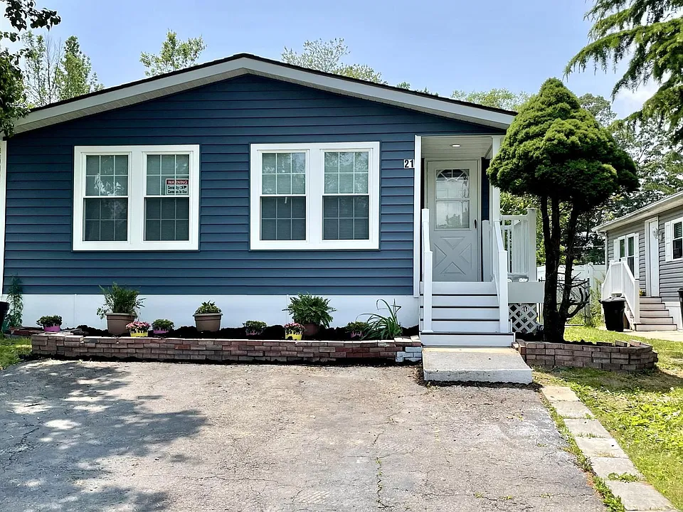 21 Forest Dr