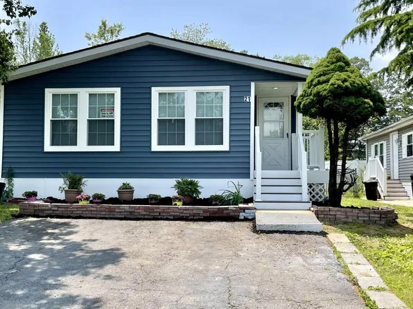 21 Forest Dr, Manalapan, NJ 07726