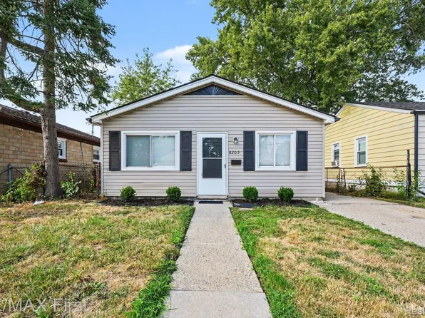8209 Toepfer Rd, Warren, MI 48089
