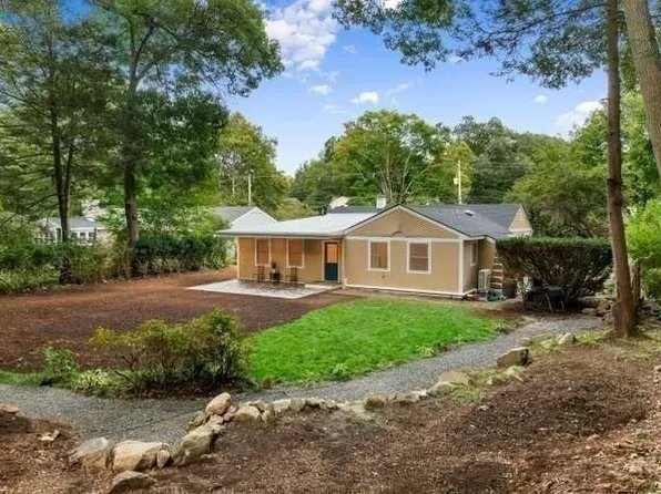96 Old Essex Rd, Manchester, MA 01944