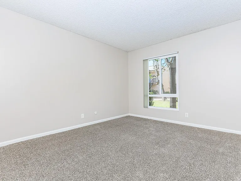 Regency Plaza Apartment Homes — Photo 37