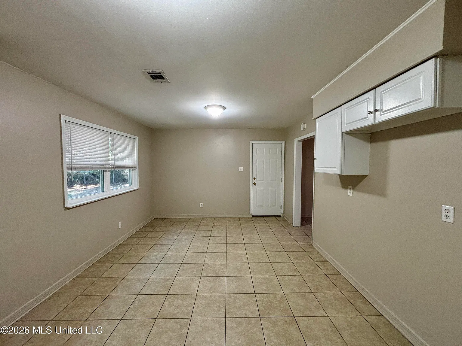 3 bed, 1.5 bath, 1140 sqft, $1,400 — Photo 3