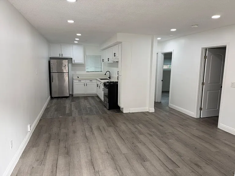 5732 5740 Sepulveda Boulevard 5735 #5739 — Photo 2