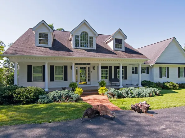 941 Chestnut Flats Rd, Lewisburg, WV 24901