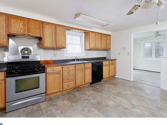 3rd image of 1116 Lehigh Ave