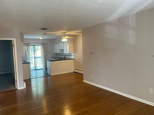 9 Shoreham Ct #4 — Photo 2