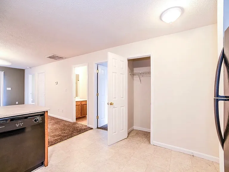Cardinal Creek Apartments — Photo 5