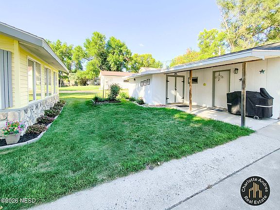 3rd image of 702 E 4th St