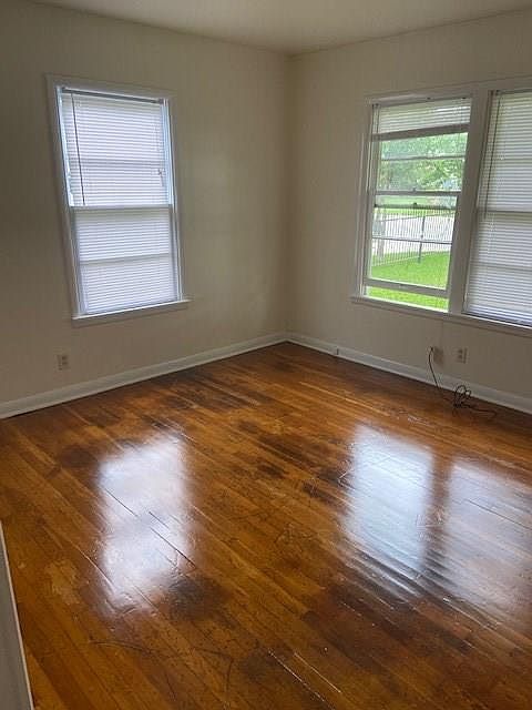2nd image of 1118 Field St