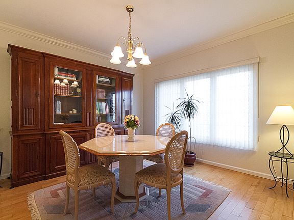 3rd image of 1540 Falcon Crest Dr NE