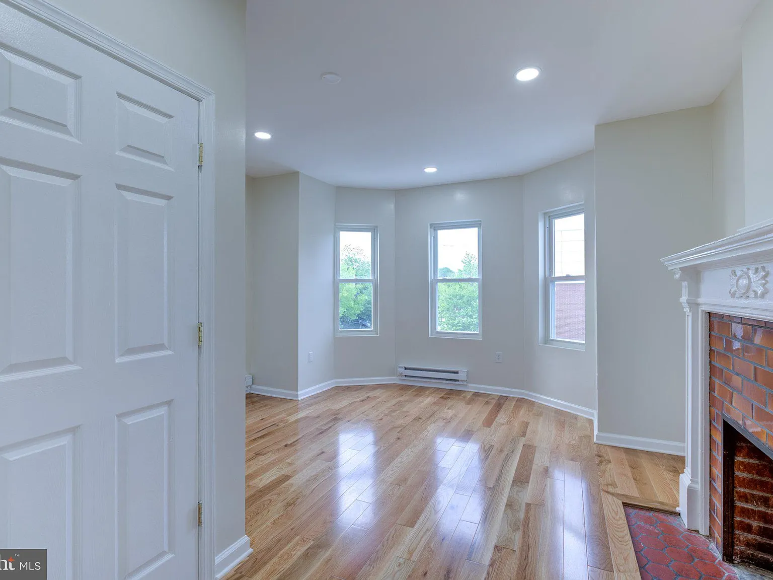 2 bed, 1.0 bath, 850 sqft, $1,425 — Photo 3