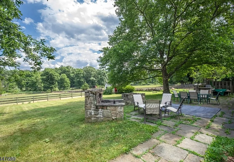 17 Hollow Brook Rd — Photo 4