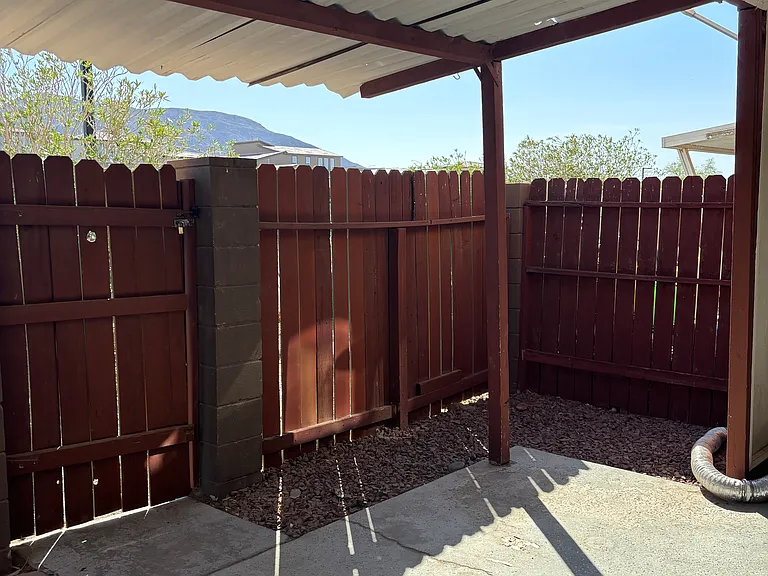 305 E Van Wagenen St — Photo 12