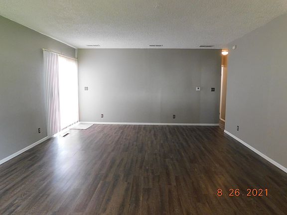 3rd image of 707 W 11th St