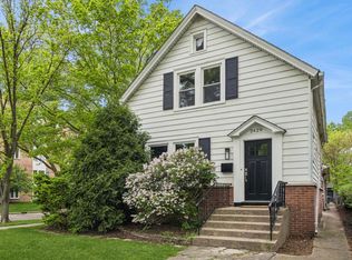 2429 Central St, Evanston, IL 60201