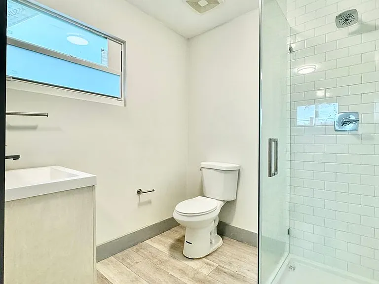 4112 NW 18th Ave — Photo 4