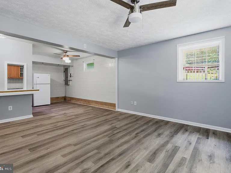 4915 Powell Rd — Photo 23
