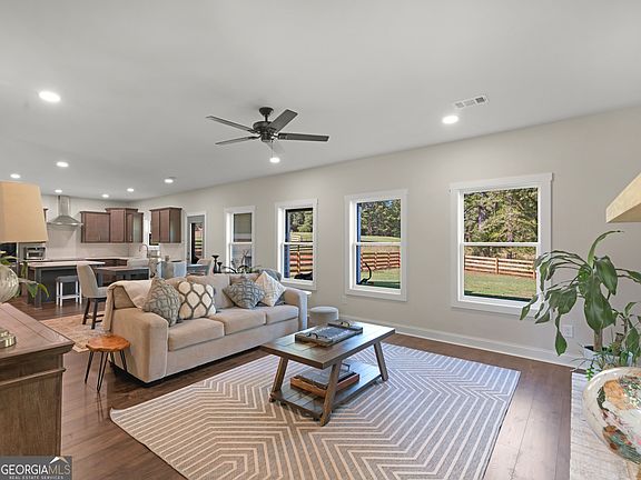 5th image of 251 Lake Point Dr