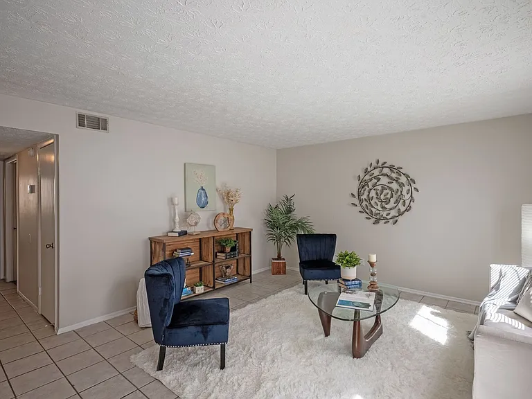 Grand Oaks Apartment — Photo 15