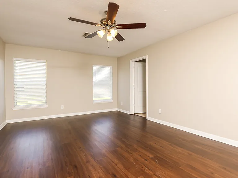 2101 Woodsedge Dr — Photo 10