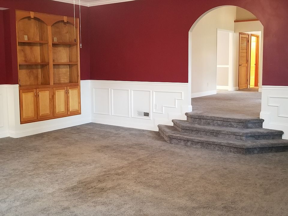 Family room view into GR