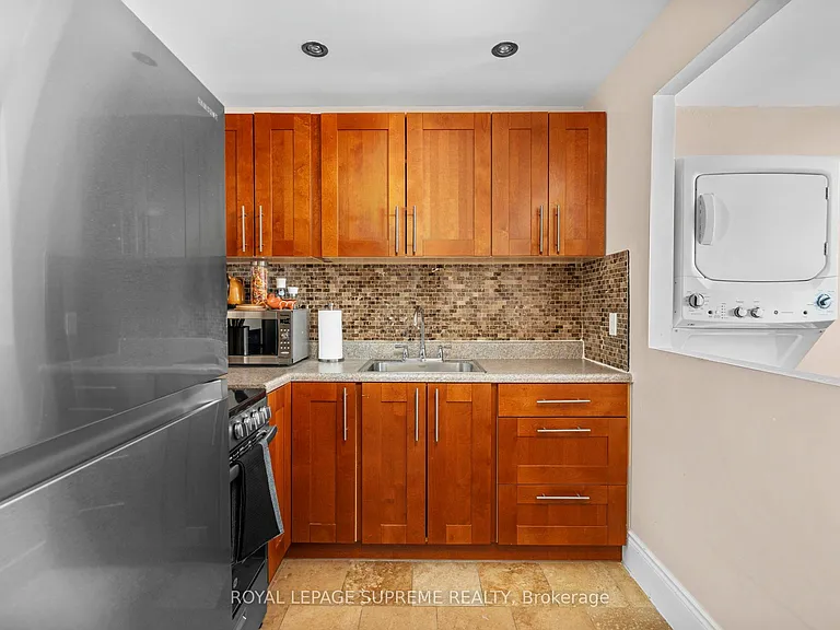 6127 Steeles Ave W — Photo 15