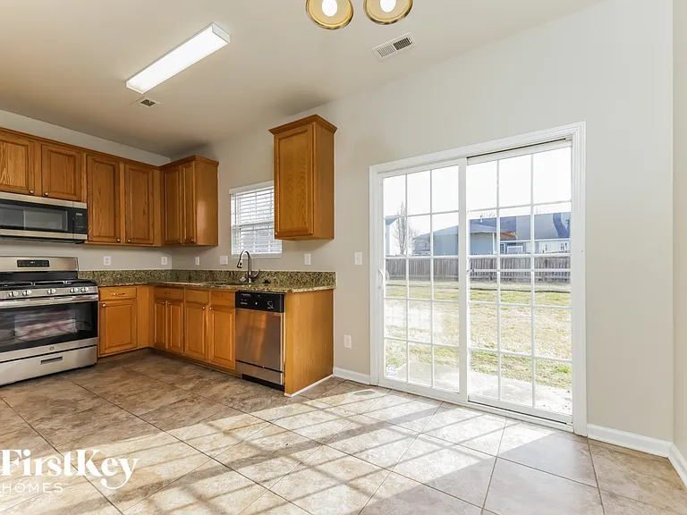 1511 Pecan Ln — Photo 5