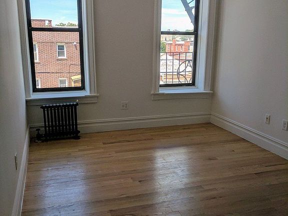2nd image of 2305 30th Ave APT B5