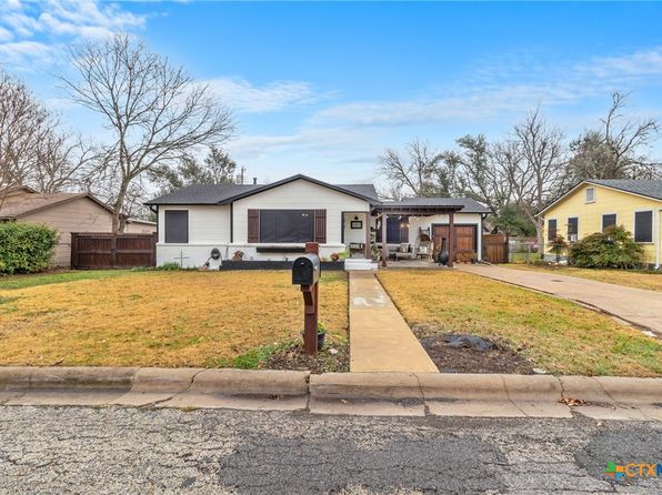 1011 Gilmore St, Taylor, TX 76574