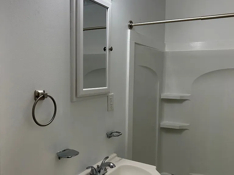 1569 Valley Dr — Photo 11