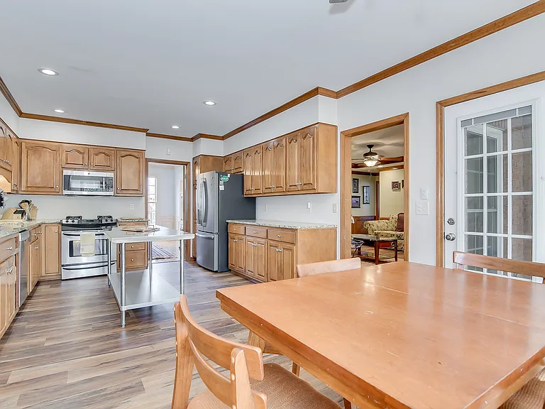 4117 Knollcrest Cir N — Photo 16