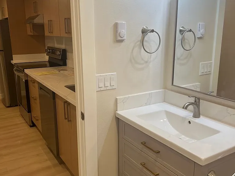 The Thunderbird Apartments — Photo 12