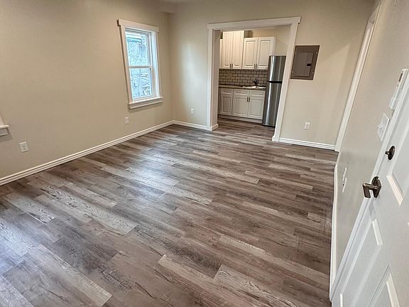 3rd image of 847 Barnett Ave #1