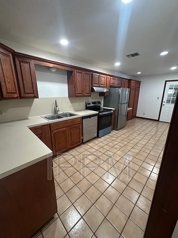 2 bed, 2.0 bath, 1660 sqft, $1,400 — Photo 4
