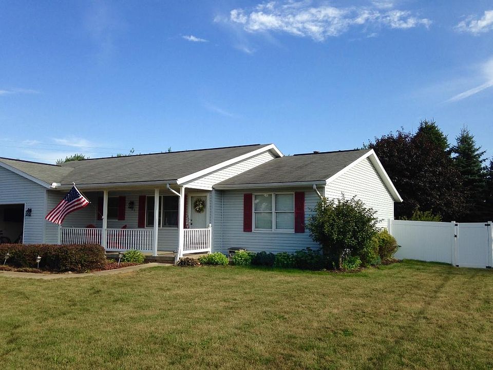 Front with privacy fence
