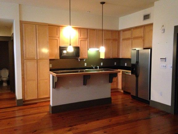 4th image of 1121 Camellia Blvd #A2