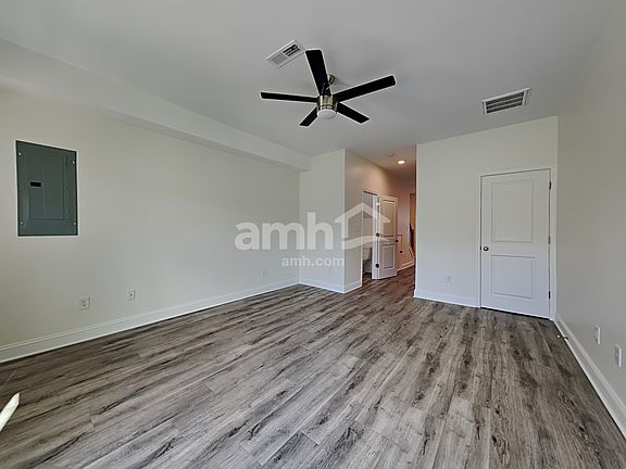 4th image of 2412 Eagle Creek Ct