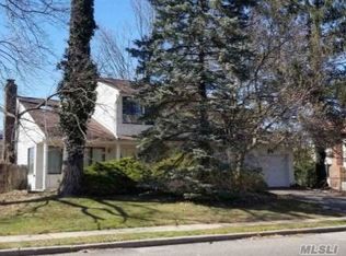 240 Walnut Rd, Glen Cove, NY 11542