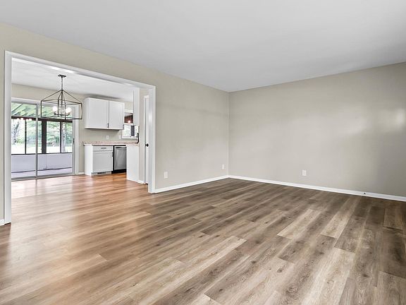 5th image of 826 Eaglewood Dr