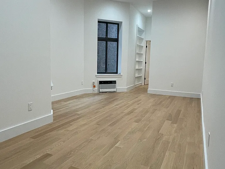214 E 83rd St #5A — Photo 4