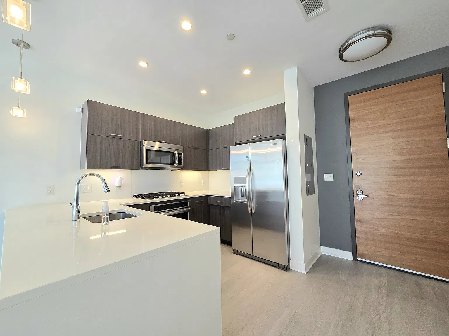 1 bed, 720 sqft, $2,200 — Photo 4