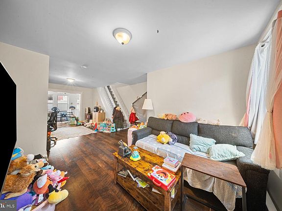5th image of 521 Greenwich St