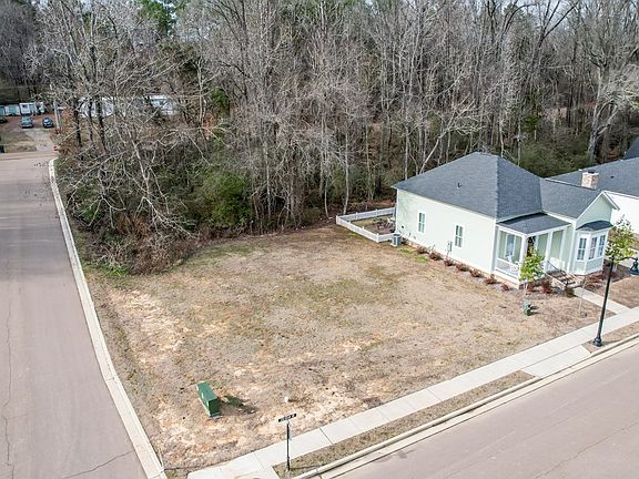 2nd image of 1118 Coliseum Dr