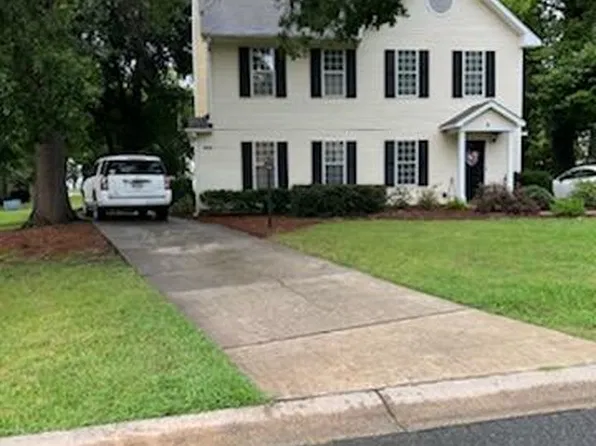 825 Selwyn Place Rd APT A, Charlotte, NC 28209
