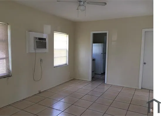1429 NW 3rd Ct — Photo 12
