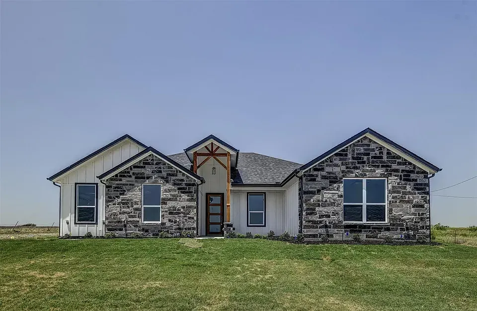 4 bed, 1982 sqft, $4,195 — Photo 1